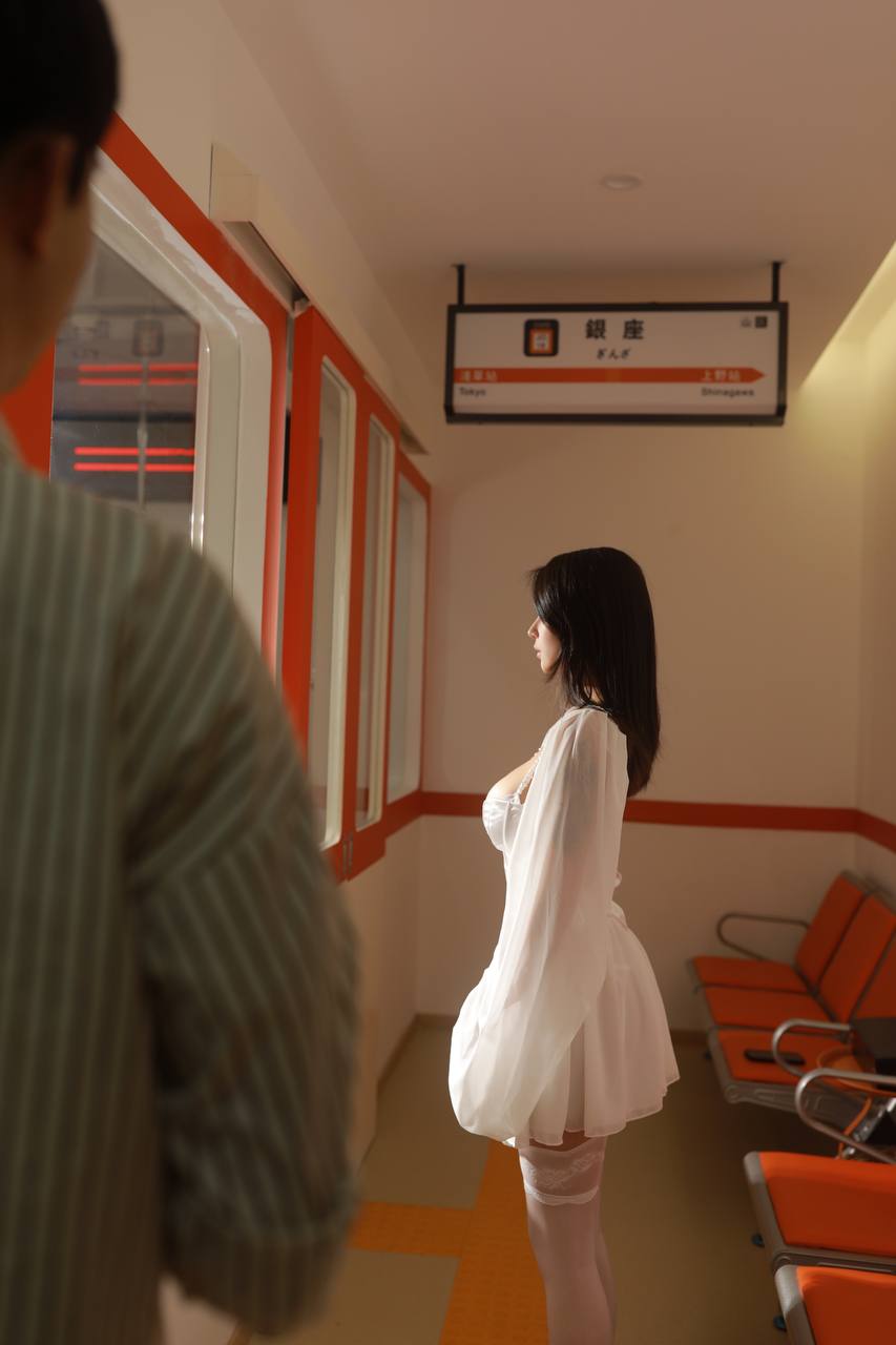 奈汐酱nice – 在电车拍戏？  第2张