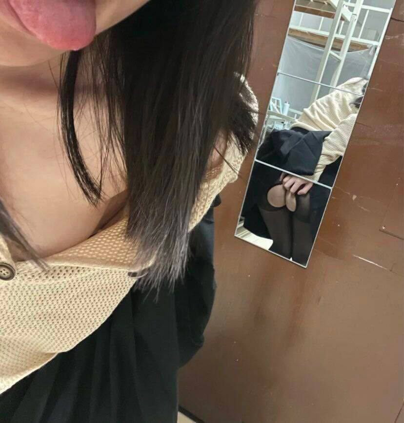 #吃瓜 极品学生妹被约炮了，身材不错。粉粉嫩嫩的。好像还没开过处。  第2张