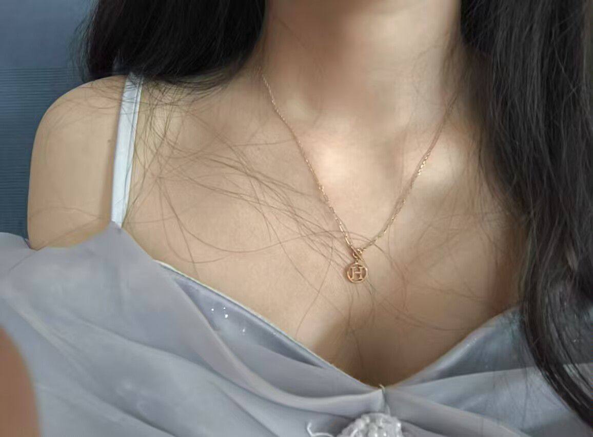 #吃瓜 极品学生妹被约炮了，身材不错。粉粉嫩嫩的。好像还没开过处。  第9张