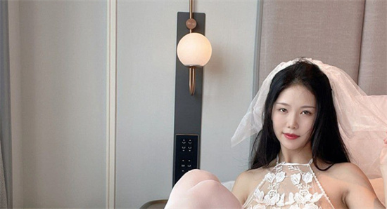 #吃瓜 高颜值御姐抖娘利世，最新写真福利，办公室OL职业装捆绑  第4张