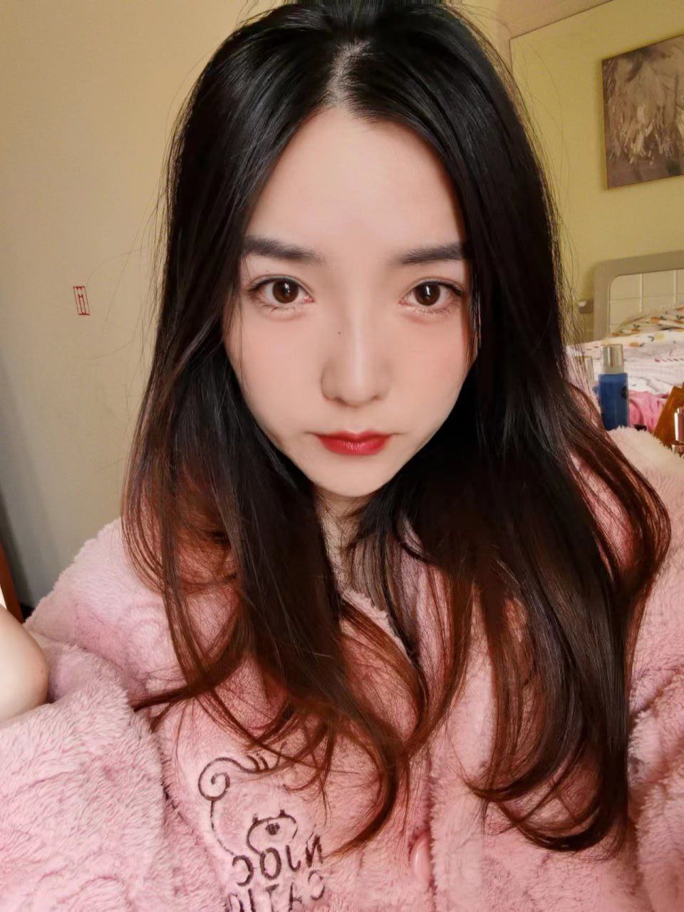 #吃瓜 极品反差小母狗 在床上被操的娇喘不停非常的骚 被我调教后使劲讨好我的感觉  第1张